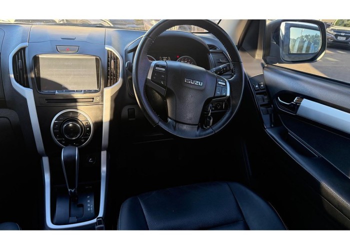 Used 1
                    ISUZU
                     for Sale Image