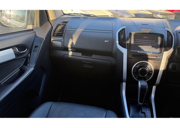 Used 1
                    ISUZU
                     for Sale Image