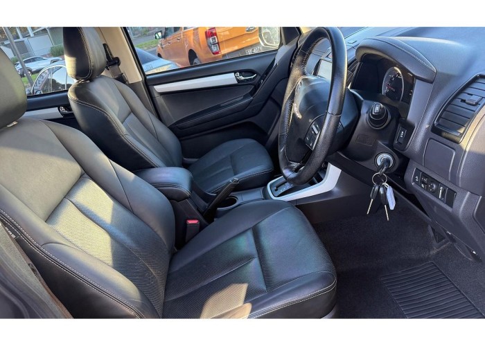 Used 1
                    ISUZU
                     for Sale Image