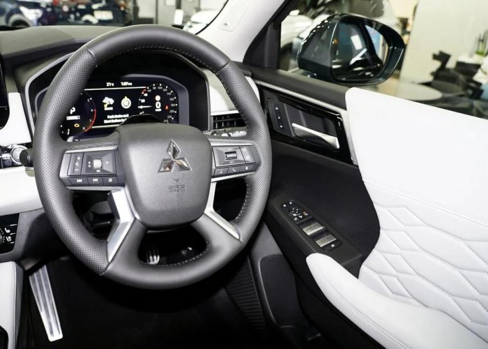 Used 2
                    MITSUBISHI
                     for Sale Image