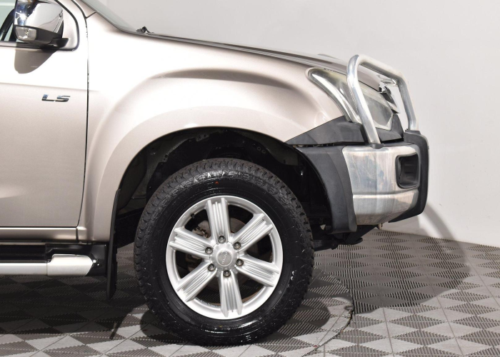 Used 6
                    ISUZU
                     for Sale Image