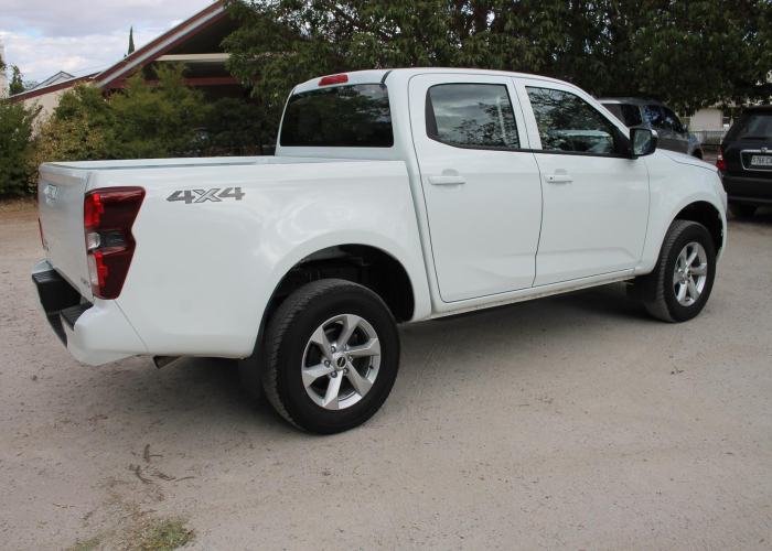 Used 8
                    ISUZU
                     for Sale Image