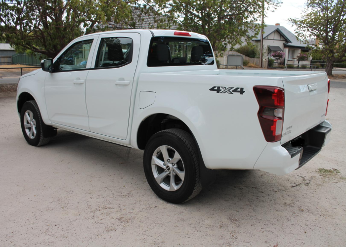 Used 8
                    ISUZU
                     for Sale Image