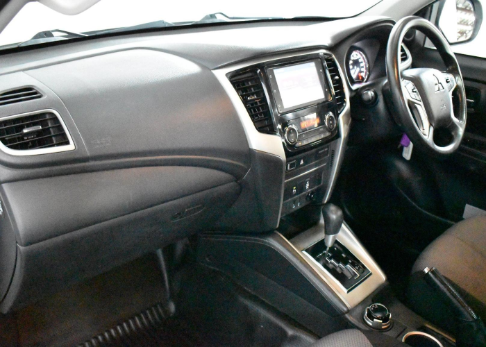 Used 6
                    MITSUBISHI
                     for Sale Image