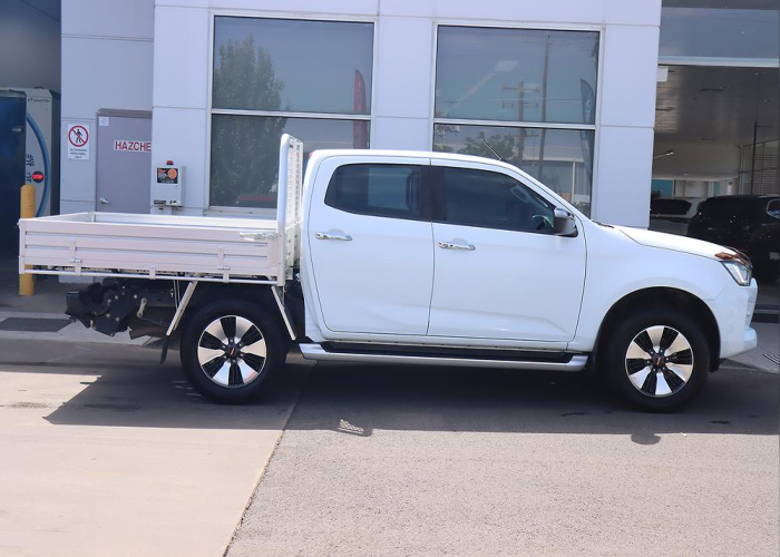 Used 8
                    ISUZU
                     for Sale Image