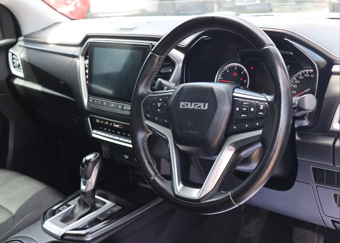 Used 8
                    ISUZU
                     for Sale Image