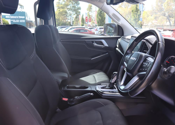 Used 8
                    ISUZU
                     for Sale Image