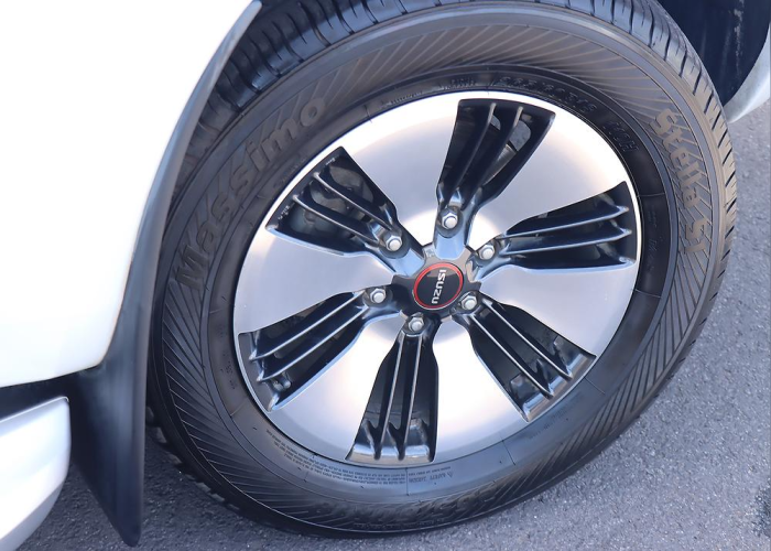 Used 8
                    ISUZU
                     for Sale Image