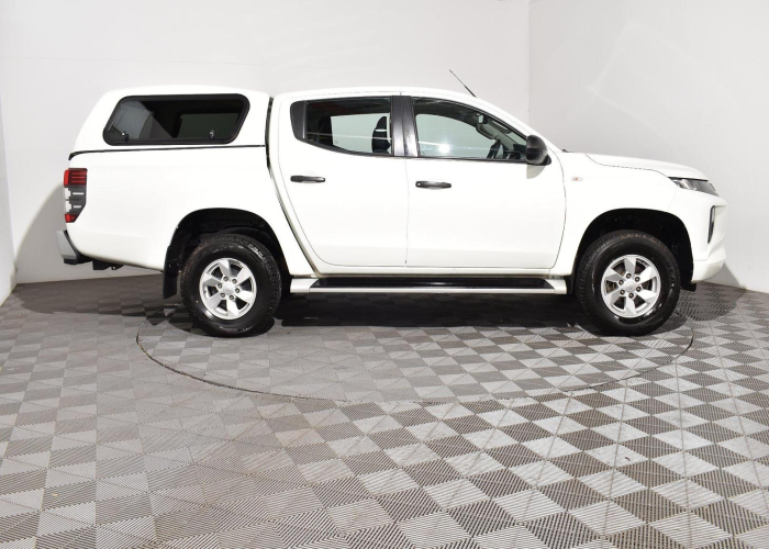 Used 2
                    MITSUBISHI
                     for Sale Image