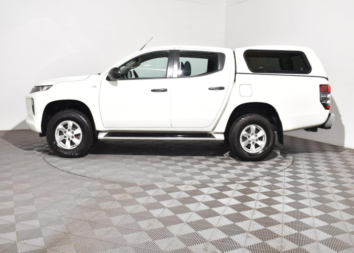 Used 2
                    MITSUBISHI
                     for Sale Image