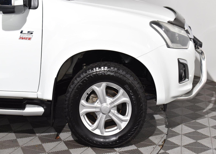 Used 7
                    ISUZU
                     for Sale Image