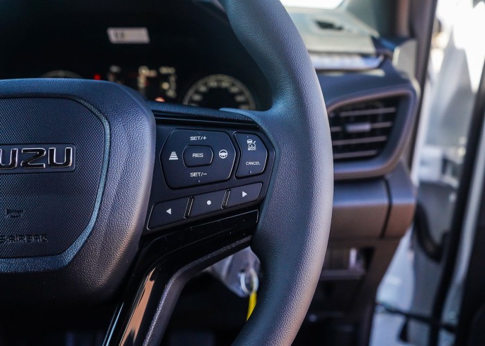 Used 1
                    ISUZU
                     for Sale Image