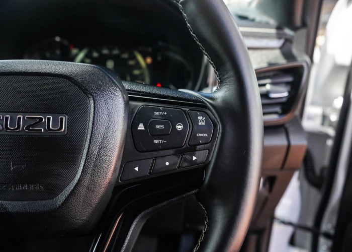 Used 1
                    ISUZU
                     for Sale Image