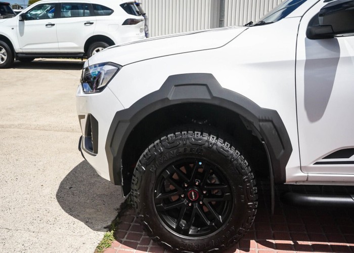 Used 1
                    ISUZU
                     for Sale Image