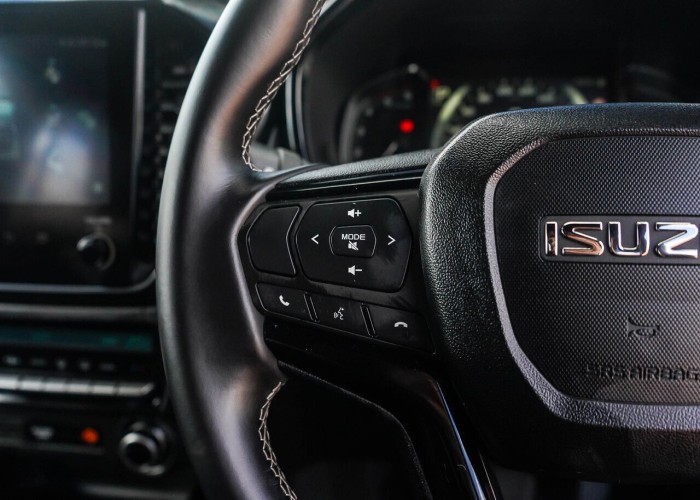 Used 1
                    ISUZU
                     for Sale Image