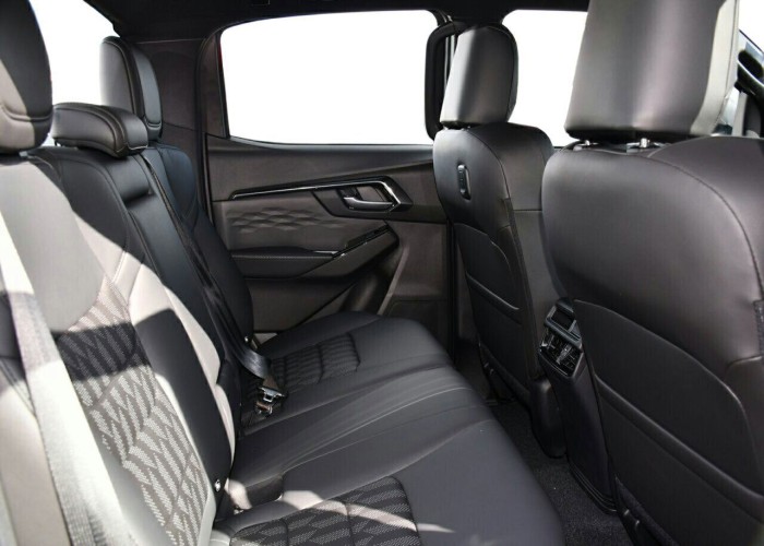 Used 1
                    ISUZU
                     for Sale Image